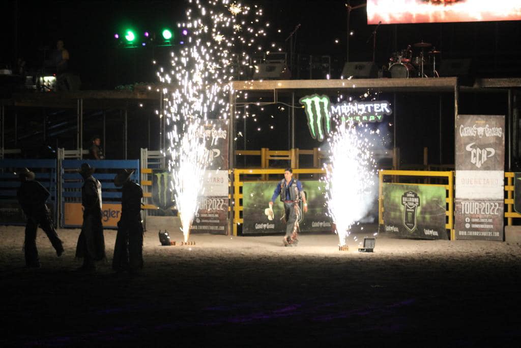 Rodeo «Cuernos Chuecos» Por Primera Vez en Múzquiz