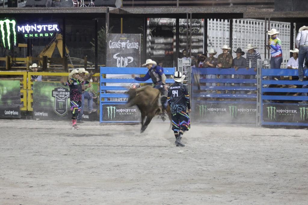 Rodeo «Cuernos Chuecos» Por Primera Vez en Múzquiz