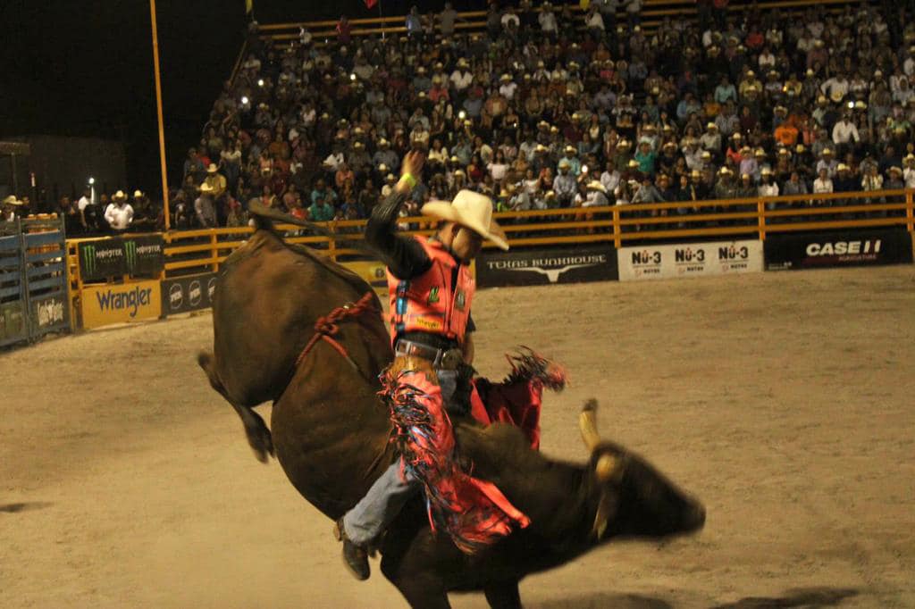 Rodeo «Cuernos Chuecos» Por Primera Vez en Múzquiz