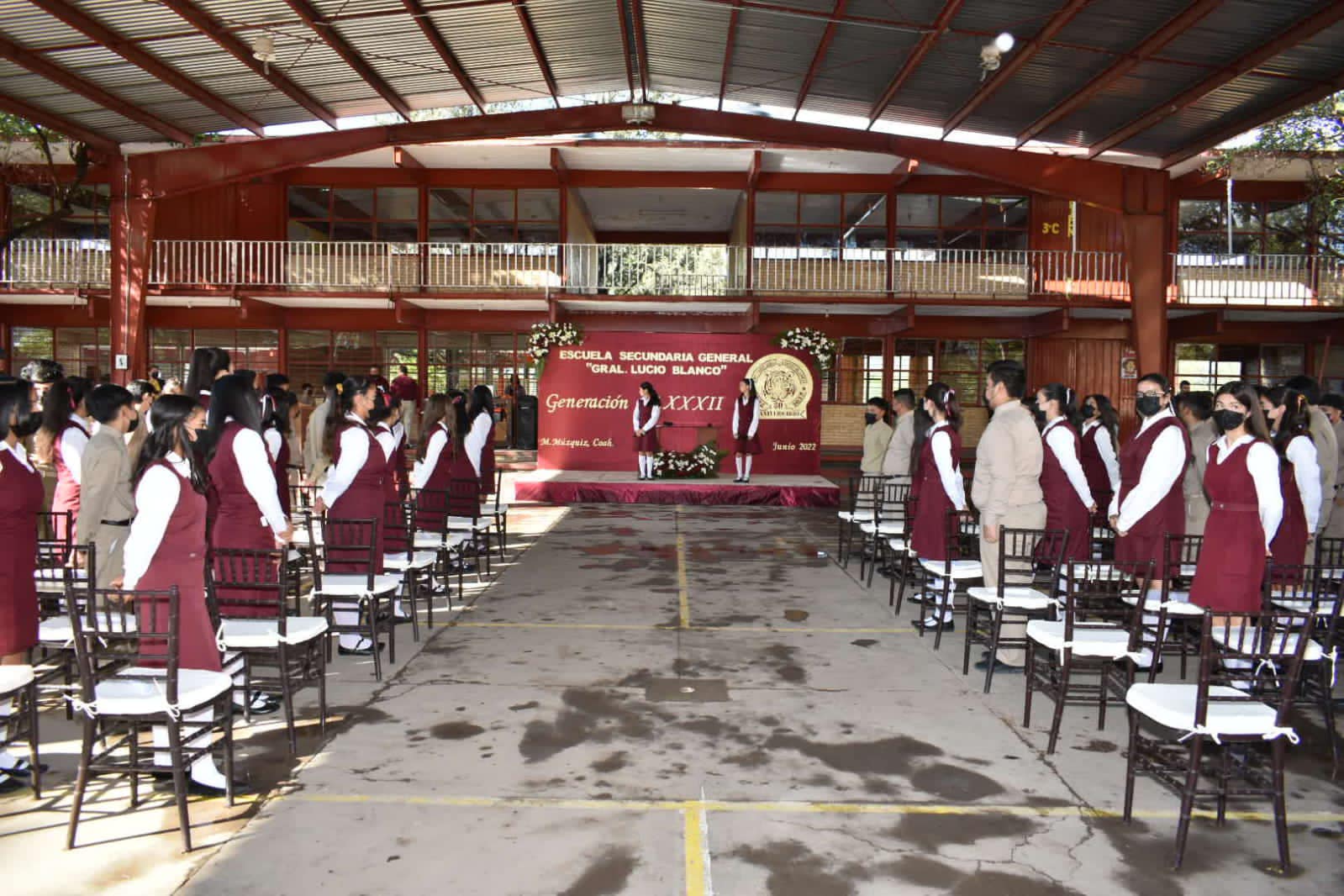 Preside Tania Flores Graduación en Secundaria Gral Lucio Blanco