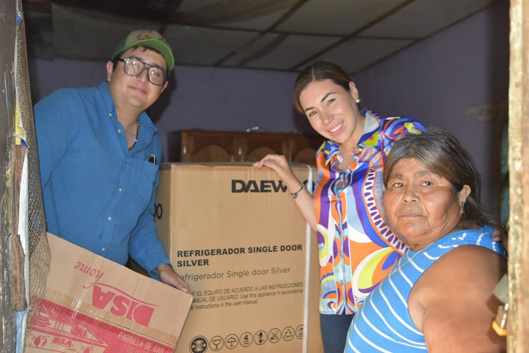 Alcaldesa Entrega Parrillas Y Refrigeradores A Familias Afectadas Del Barrio La Piedra