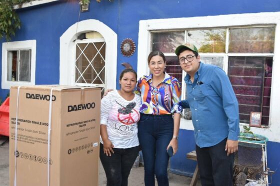 Alcaldesa Entrega Parrillas Y Refrigeradores A Familias Afectadas Del Barrio La Piedra