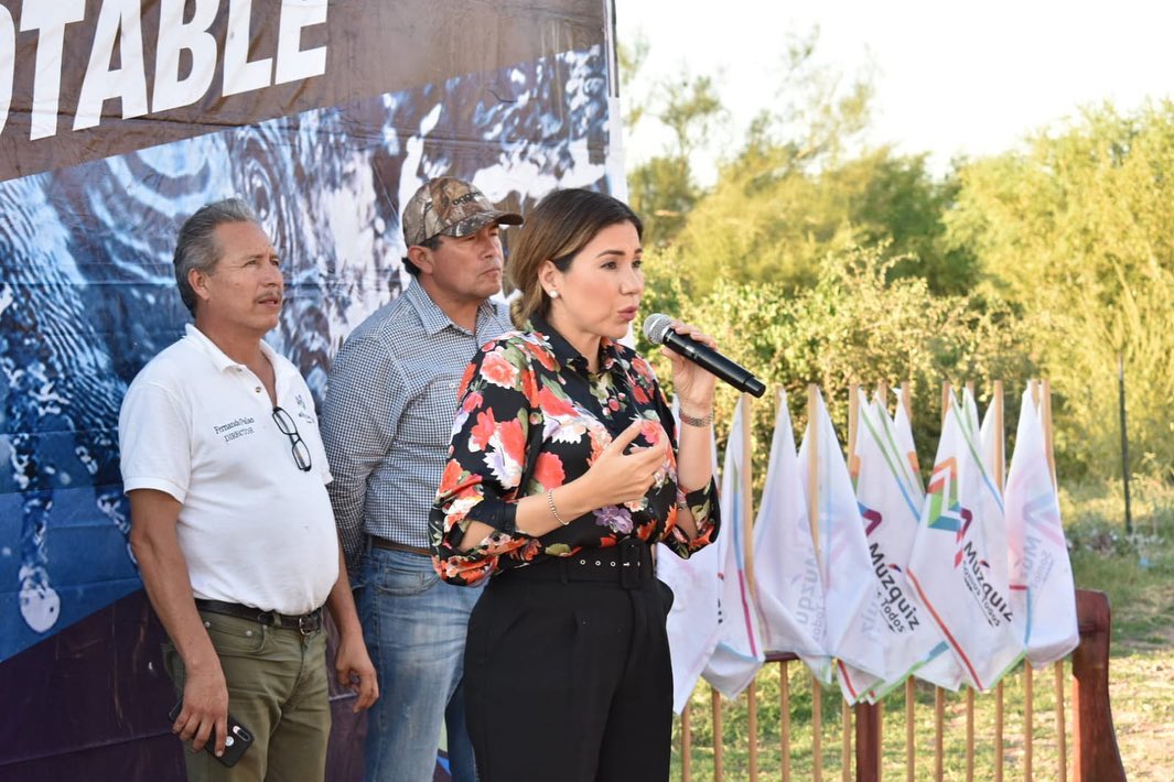 Alcaldesa Tania Flores Entrega Obra De  Ampliación De Red De Agua Potable En La Colonia Azteca