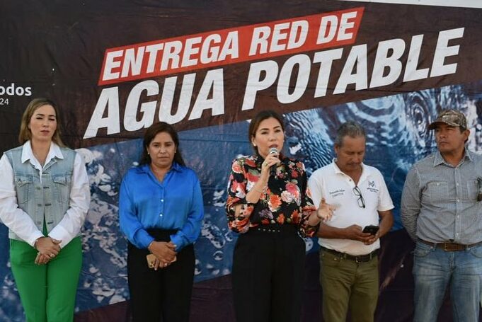 Alcaldesa Tania Flores Entrega Obra De  Ampliación De Red De Agua Potable En La Colonia Azteca