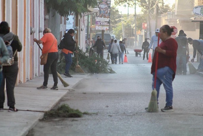 Arranca En Múzquiz La Jornada «Limpia Tu Cuadra» Con Acciones De Barrido Y Pintura En El Centro De La Ciudad