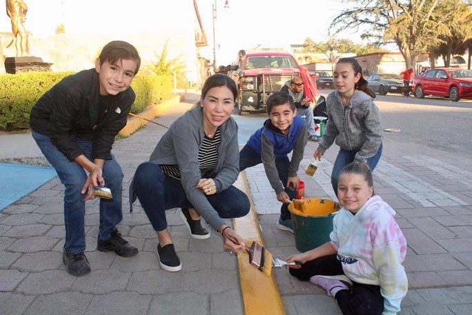 Arranca En Múzquiz La Jornada «Limpia Tu Cuadra» Con Acciones De Barrido Y Pintura En El Centro De La Ciudad