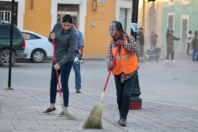 Arranca En Múzquiz La Jornada «Limpia Tu Cuadra» Con Acciones De Barrido Y Pintura En El Centro De La Ciudad