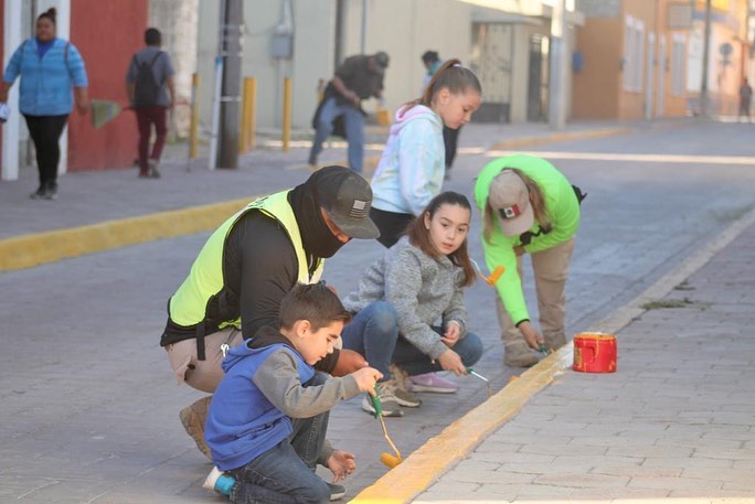 Arranca En Múzquiz La Jornada «Limpia Tu Cuadra» Con Acciones De Barrido Y Pintura En El Centro De La Ciudad