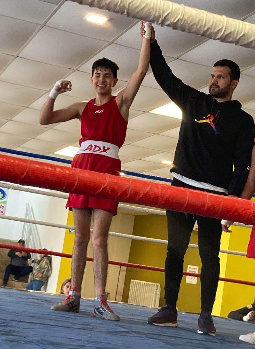 FELICIDADES Y MUCHO ÉXITO A DANIEL “ZURDO” ALARCÓN JOVEN BOXEADOR DE PALAÚ