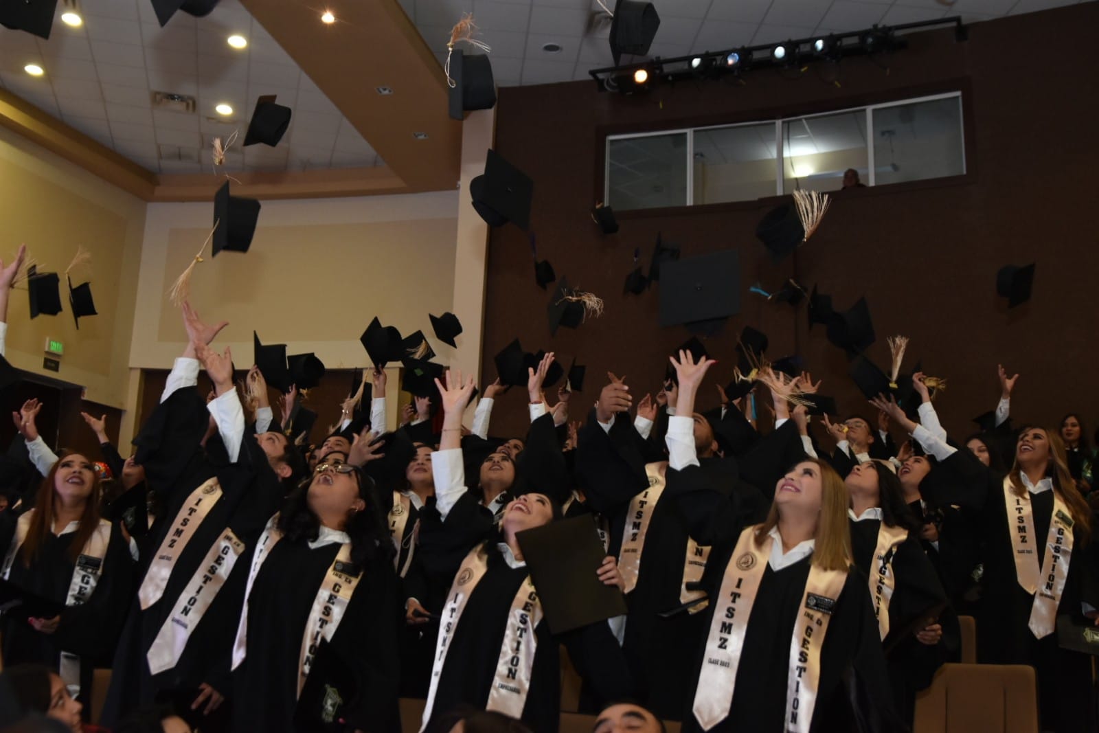 FELICIDADES A LOS NUEVOS INGENIEROS DEL TEC DE MÚZQUIZ