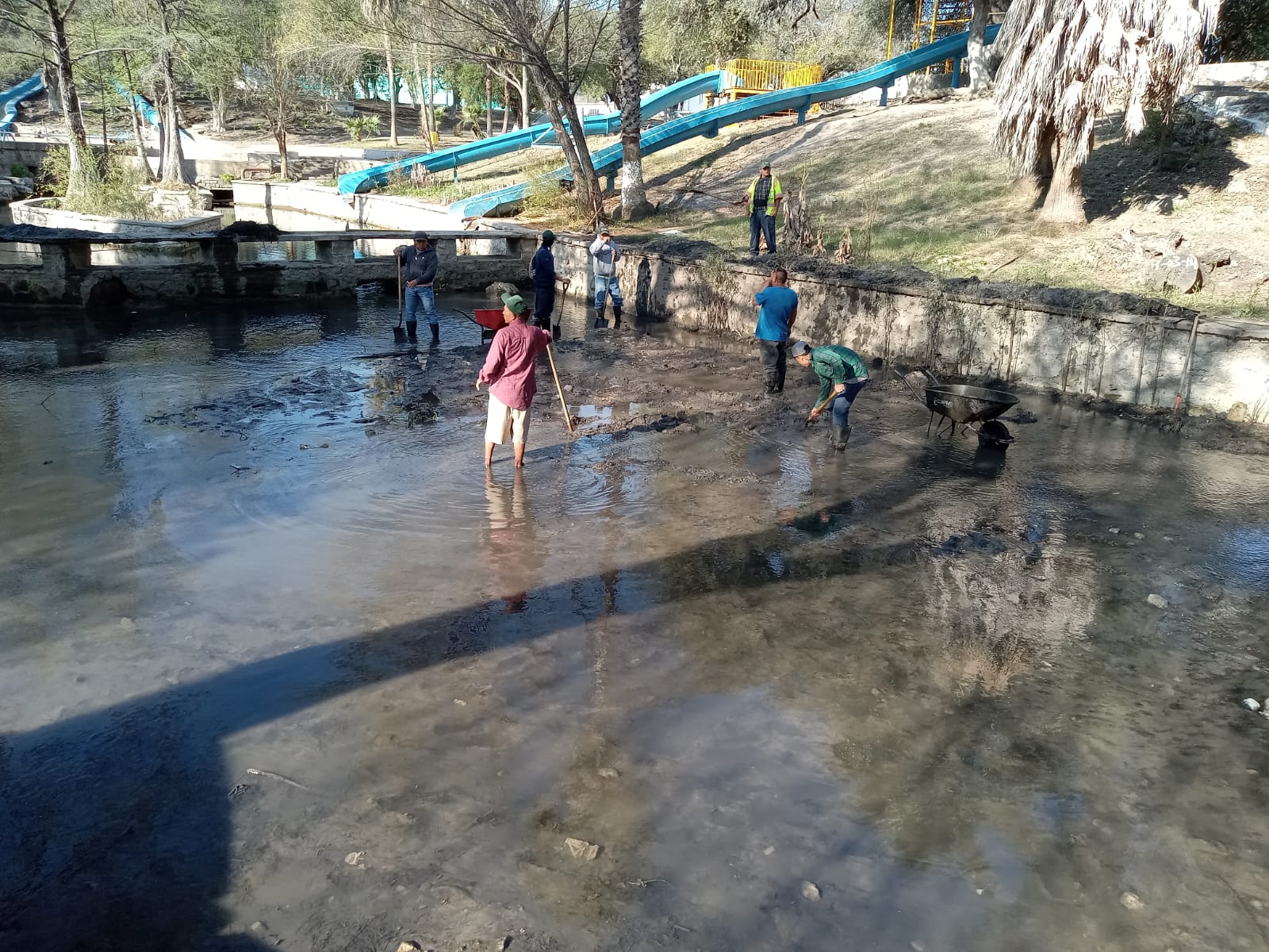 LIMPIEZA A FONDO EN EL PARQUE RECREATIVO “LA CASCADA”