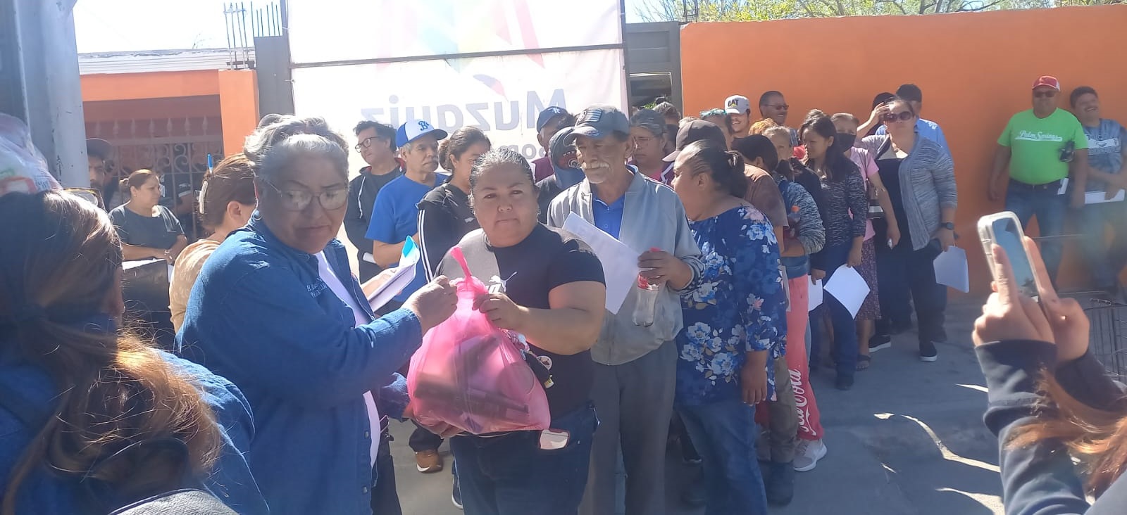 ENTREGA DESARROLLO SOCIAL APOYOS EN MINAS DE BARROTERÁN