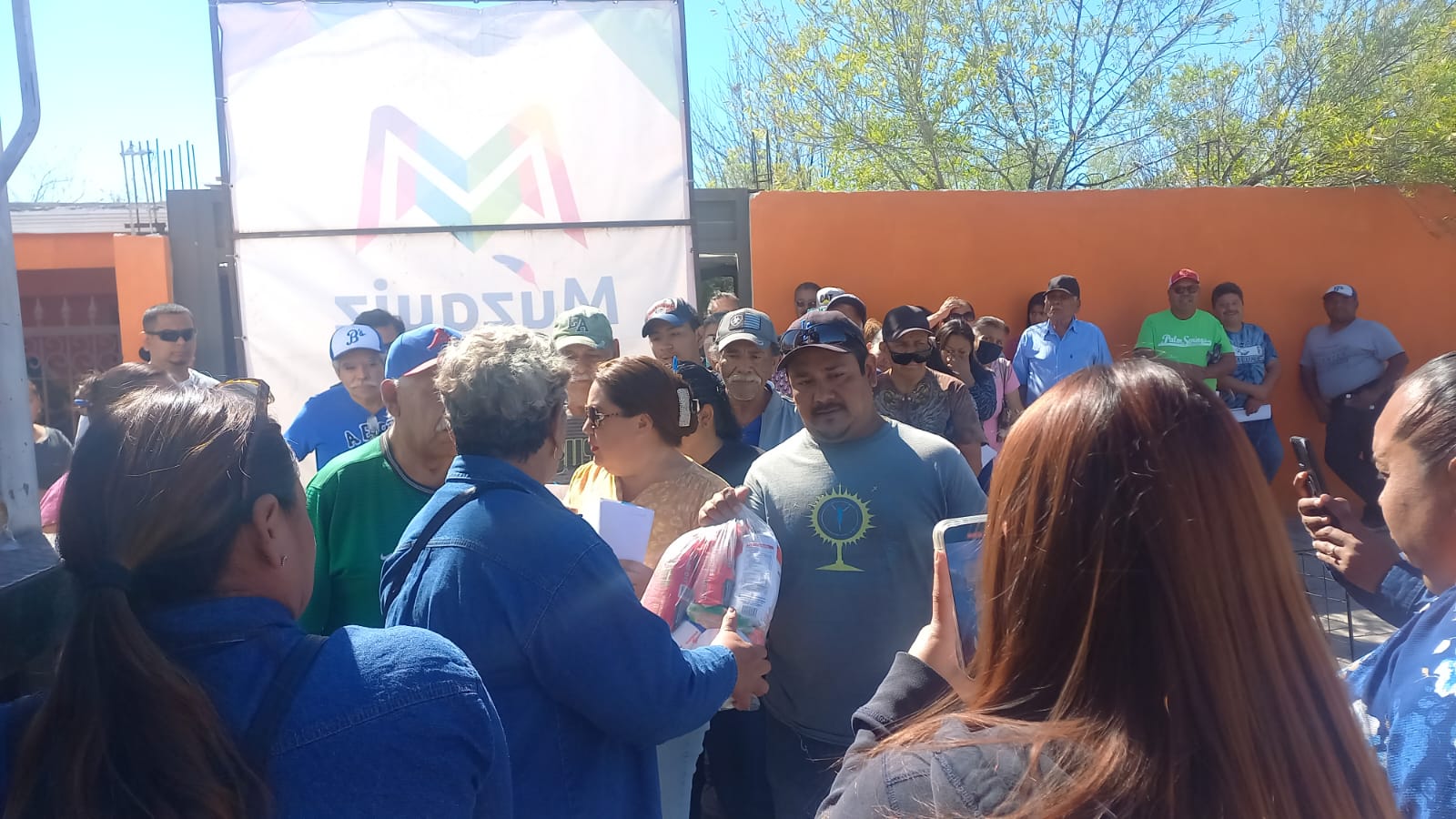 ENTREGA DESARROLLO SOCIAL APOYOS EN MINAS DE BARROTERÁN