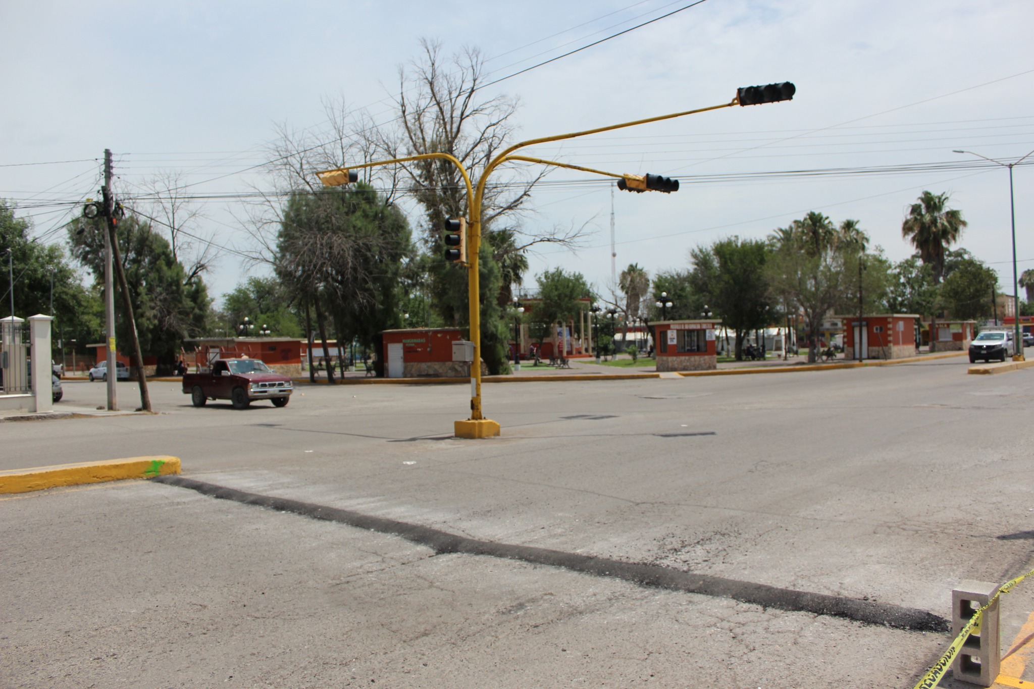 COLOCA OBRAS PÚBLICAS TOPES REDUCTORES DE VELOCIDAD EN PALAÚ